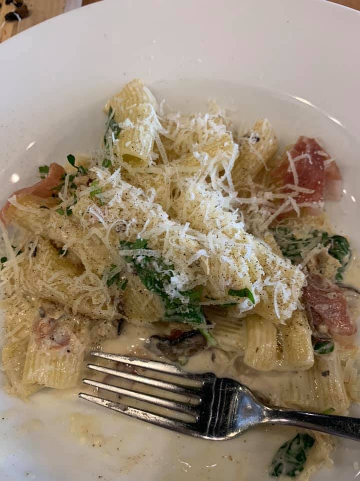 Regina Pizzeria | restaurant | 7681 Boulevard Taschereau, Brossard, QC J4Y 1A2, Canada | 4504863916 OR +1 450-486-3916