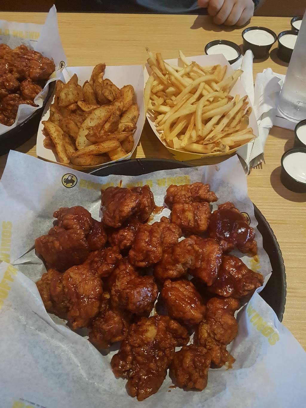 Buffalo Wild Wings | meal takeaway | 68 N Harrison Rd, Tucson, AZ 85748, USA | 5202968409 OR +1 520-296-8409