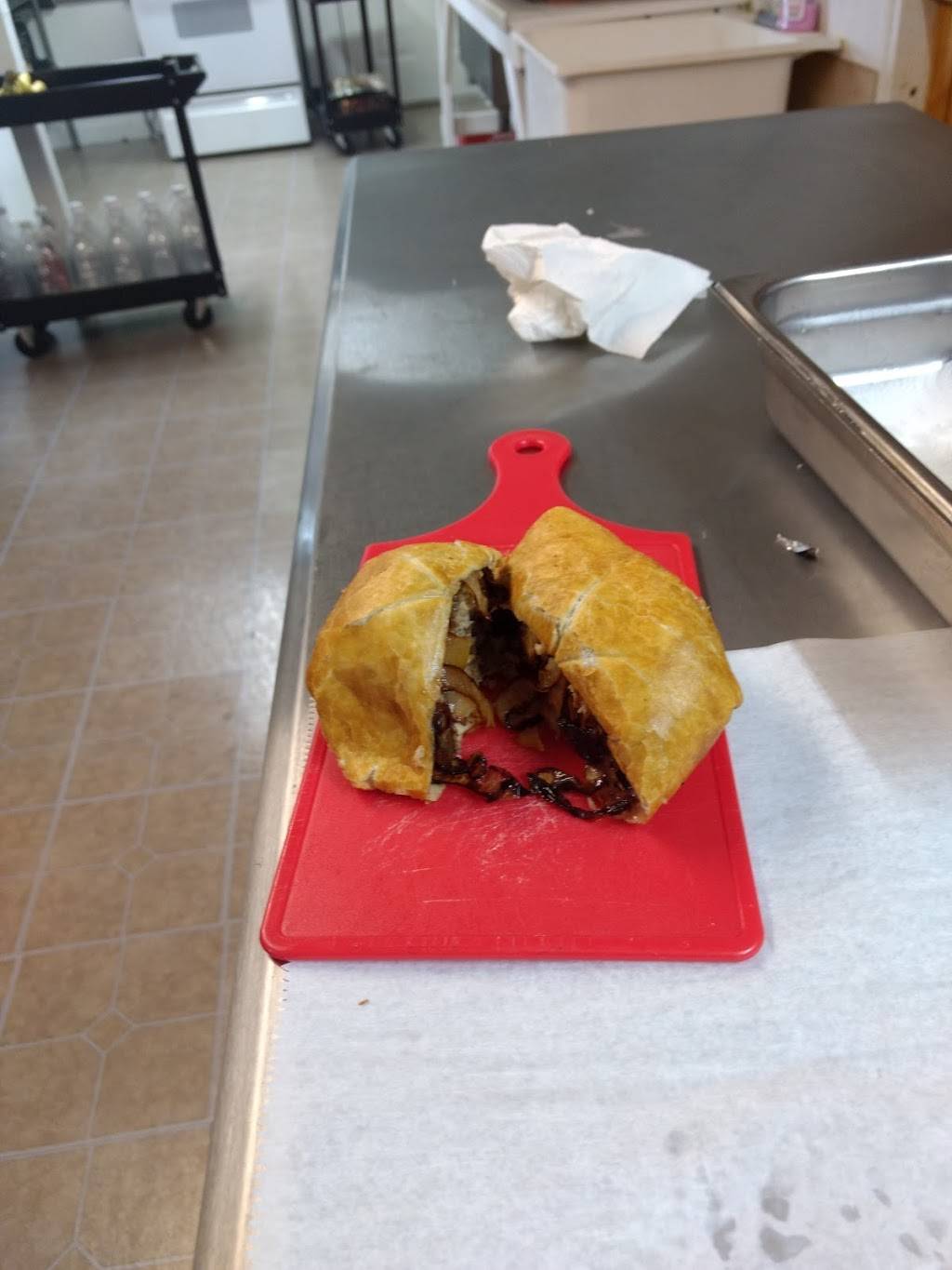 The Giggling pig | restaurant | 300 N Broad St, New Tazewell, TN 37825, USA | 8652784845 OR +1 865-278-4845