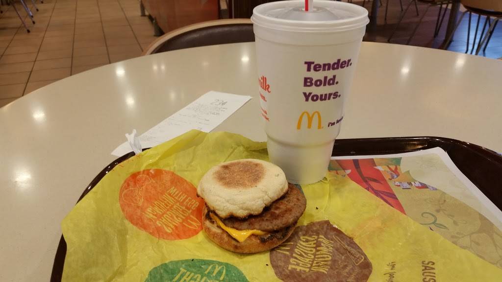 McDonalds | cafe | 6101 N Mesa St Ave, El Paso, TX 79912, USA | 9158335959 OR +1 915-833-5959