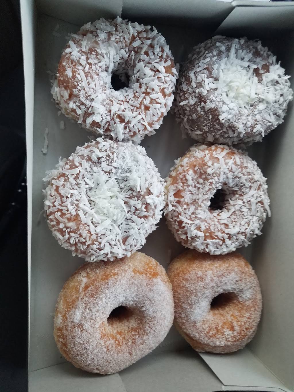 Yum Yum Donuts | bakery | 23342 Lyons Ave, Newhall, CA 91321, USA | 6617993667 OR +1 661-799-3667