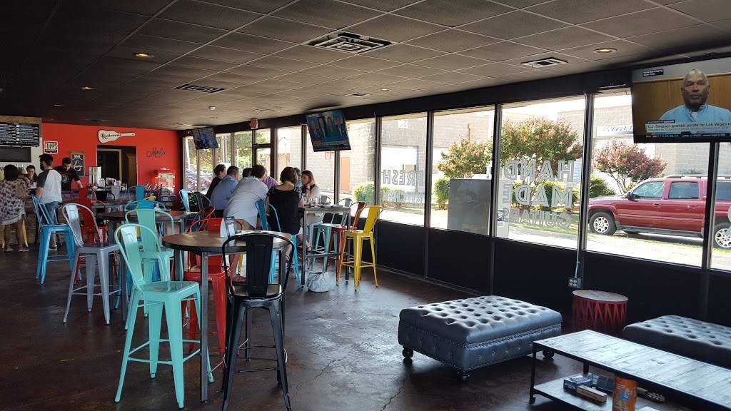 Guitars & Growlers Richardson | restaurant | 581 W Campbell Rd #101, Richardson, TX 75080, USA | 4699045165 OR +1 469-904-5165