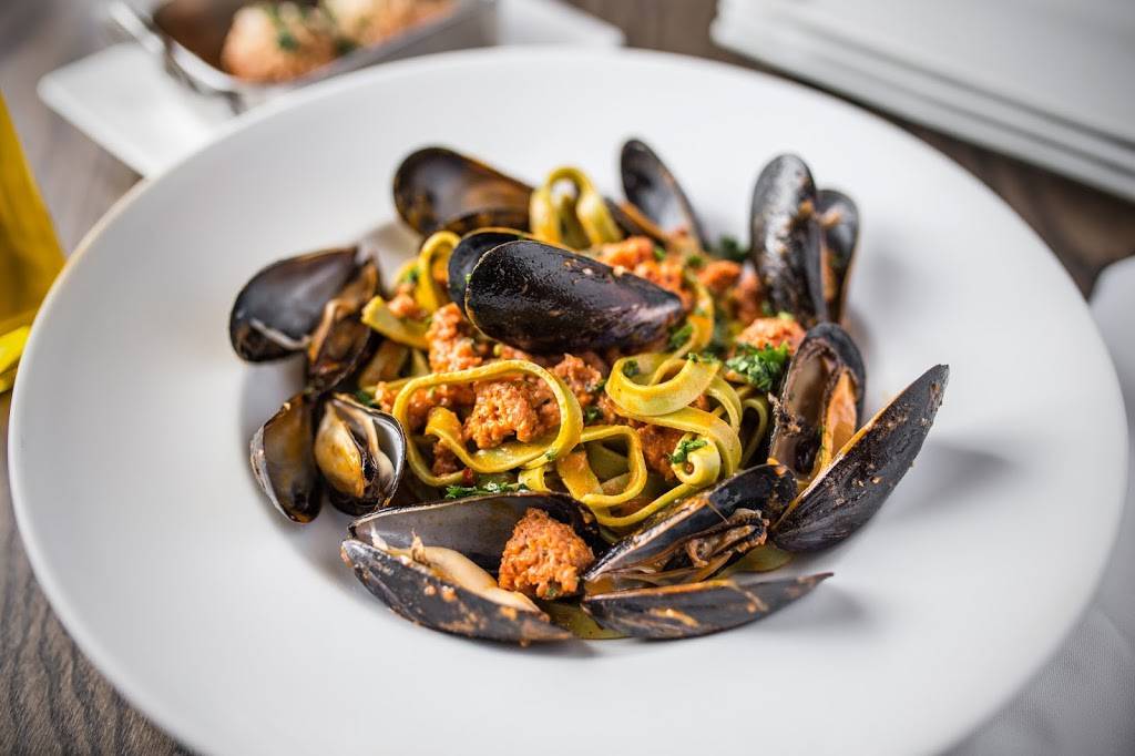 Sals Trattoria | restaurant | 2834 N Southport Ave, Chicago, IL 60657, USA | 7738571401 OR +1 773-857-1401