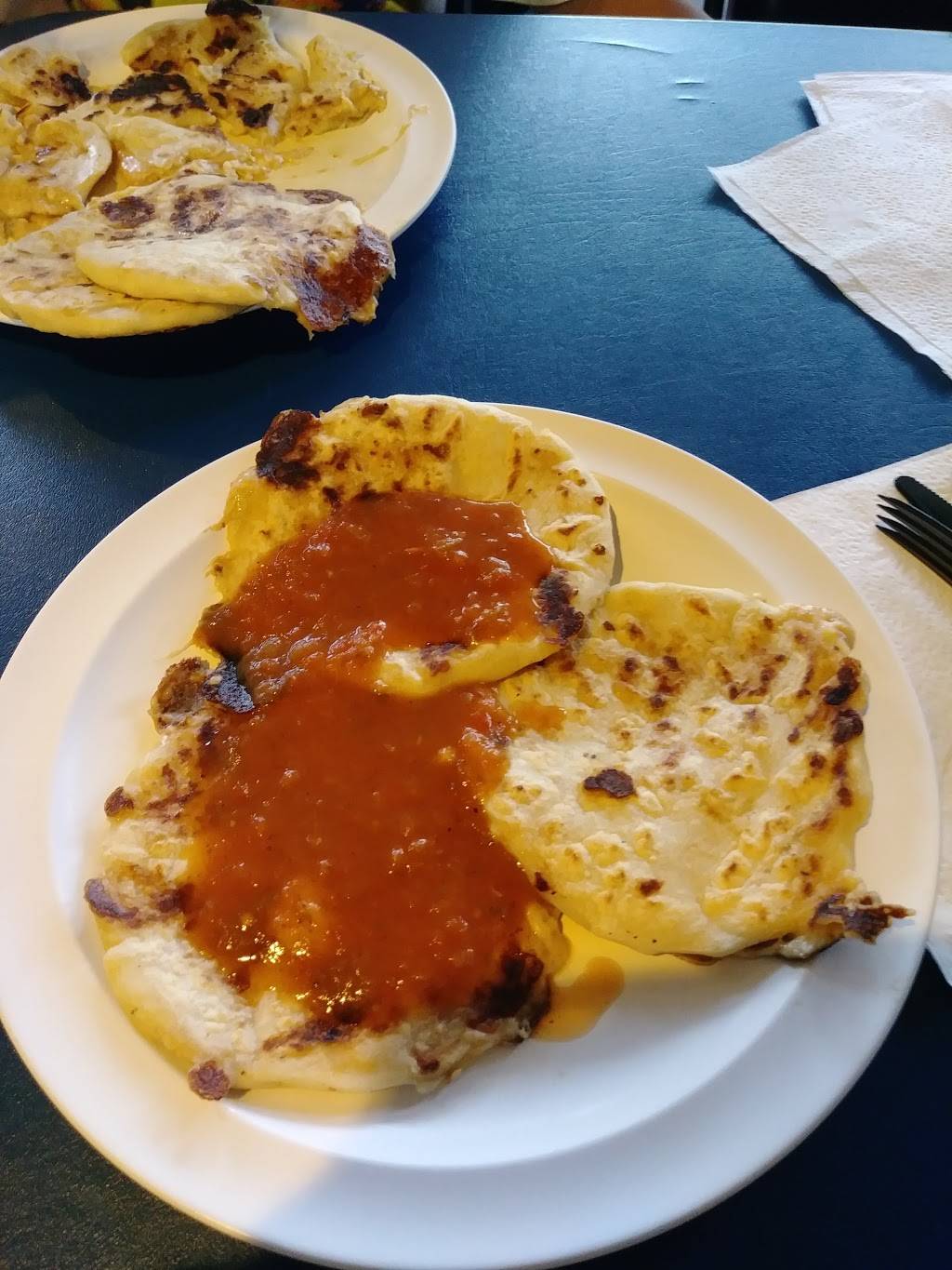 Pupuseria Emily | restaurant | 6824 Riggs Rd, Hyattsville, MD 20783, USA | 3016330767 OR +1 301-633-0767