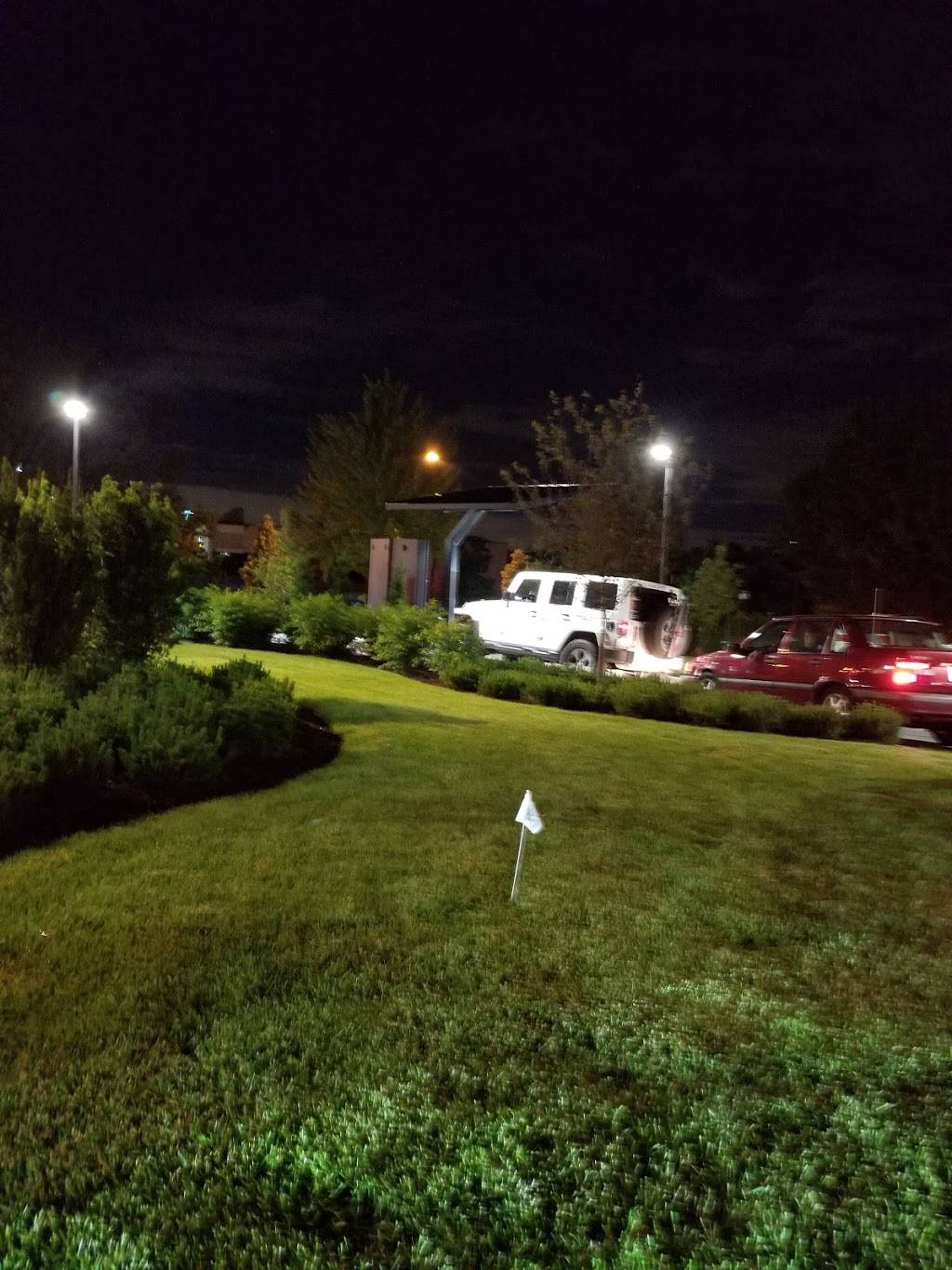 Raising Canes Chicken Fingers | meal takeaway | 499 Roosevelt Rd, Glen Ellyn, IL 60137, USA | 8665522637 OR +1 866-552-2637