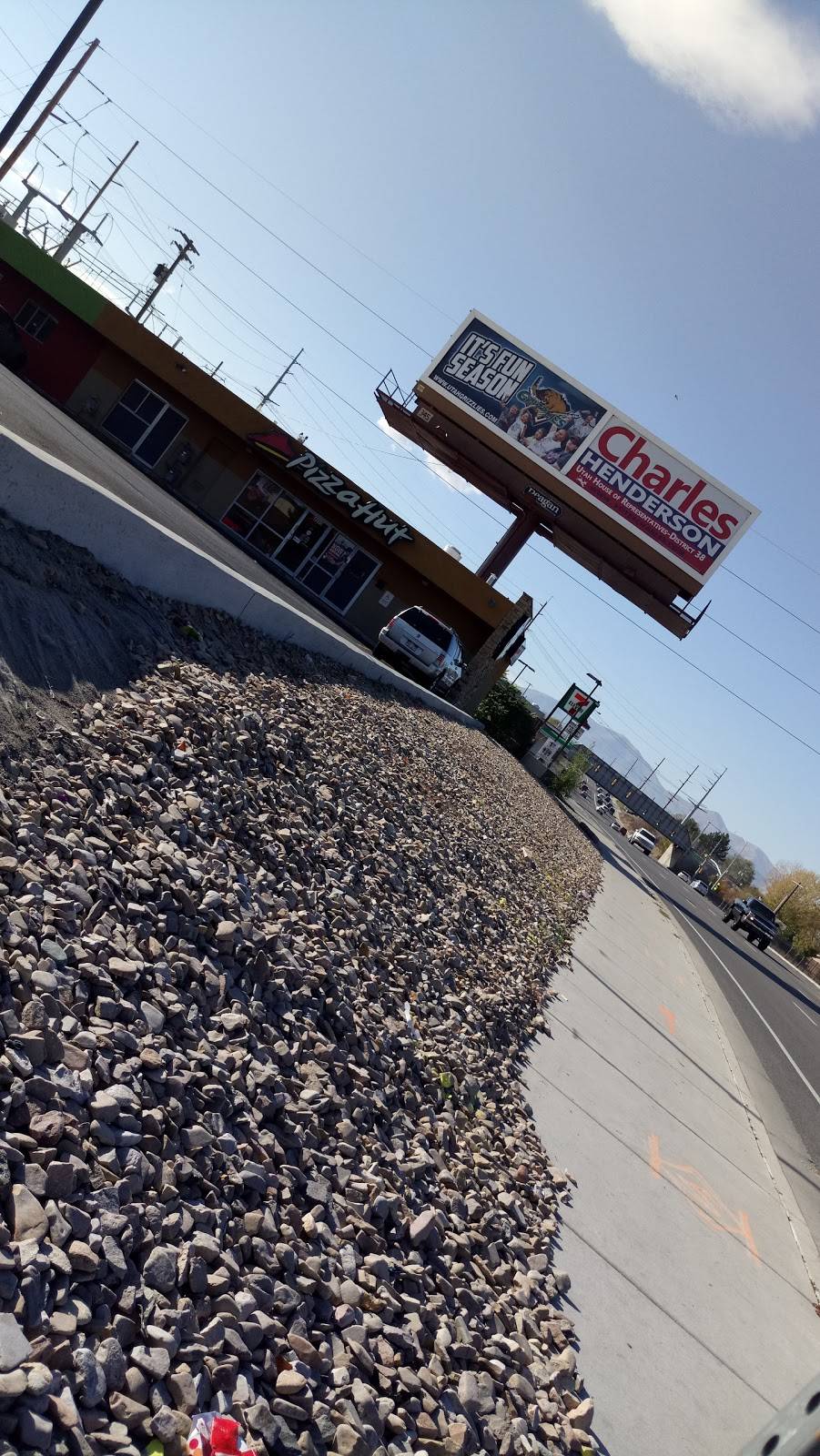 Pizza Hut | meal takeaway | 4655 W 5415 S, Kearns, UT 84118, USA | 8019692400 OR +1 801-969-2400