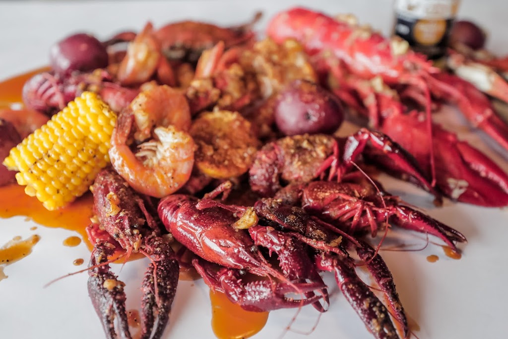 Hook & Reel Cajun Seafood & Bar | restaurant | 161-21 Jamaica Ave, Queens, NY 11432, USA | 7182973560 OR +1 718-297-3560