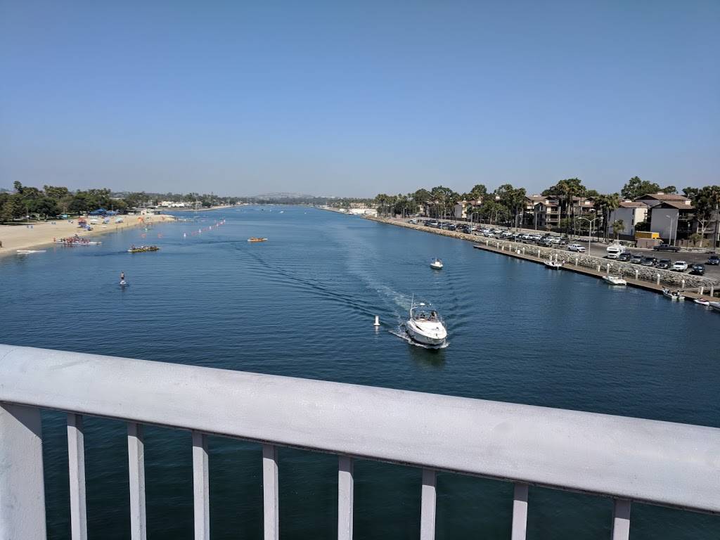 Marina Shores | shopping mall | 6500-6670 Pacific Coast Hwy, Long Beach, CA 90803, USA | 2135532200 OR +1 213-553-2200