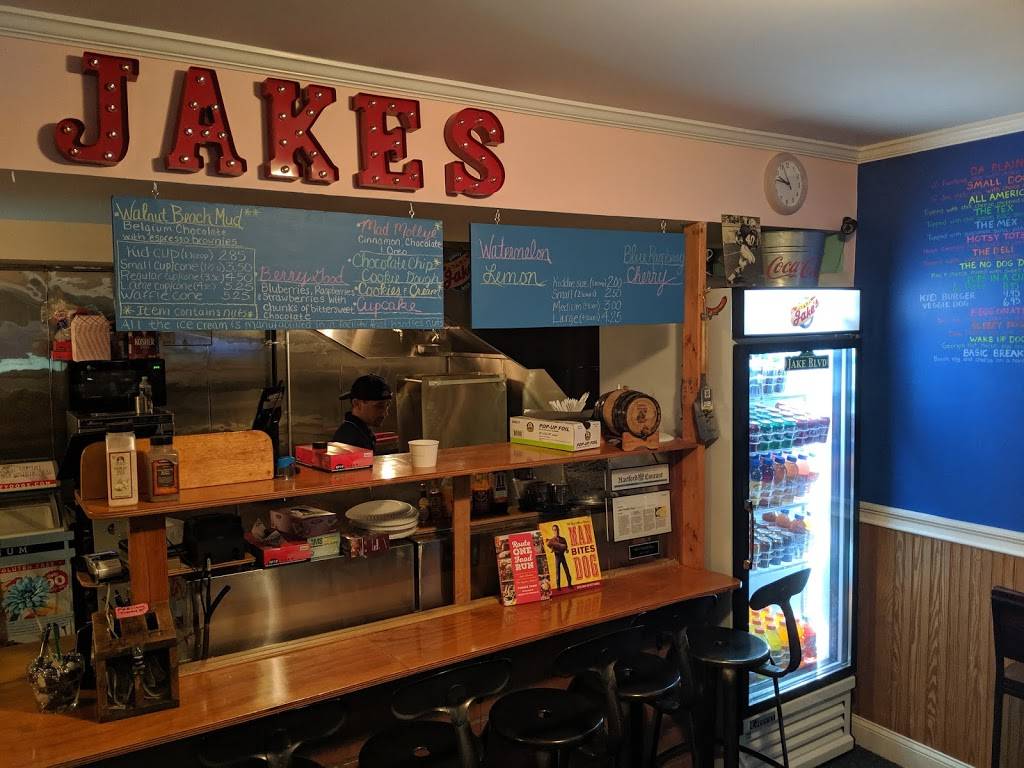Jakes Diggity Dogs | restaurant | 40 Broad St, Milford, CT 06460, USA | 2032831199 OR +1 203-283-1199