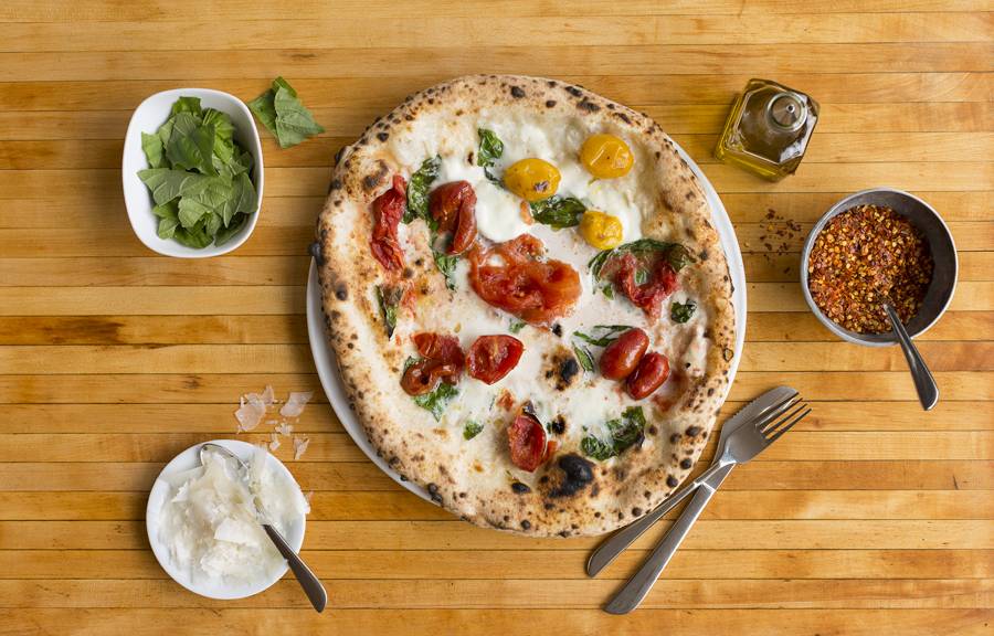 Spacca Napoli Pizzeria | restaurant | 1769 W Sunnyside Ave, Chicago, IL 60640, USA | 7738782420 OR +1 773-878-2420