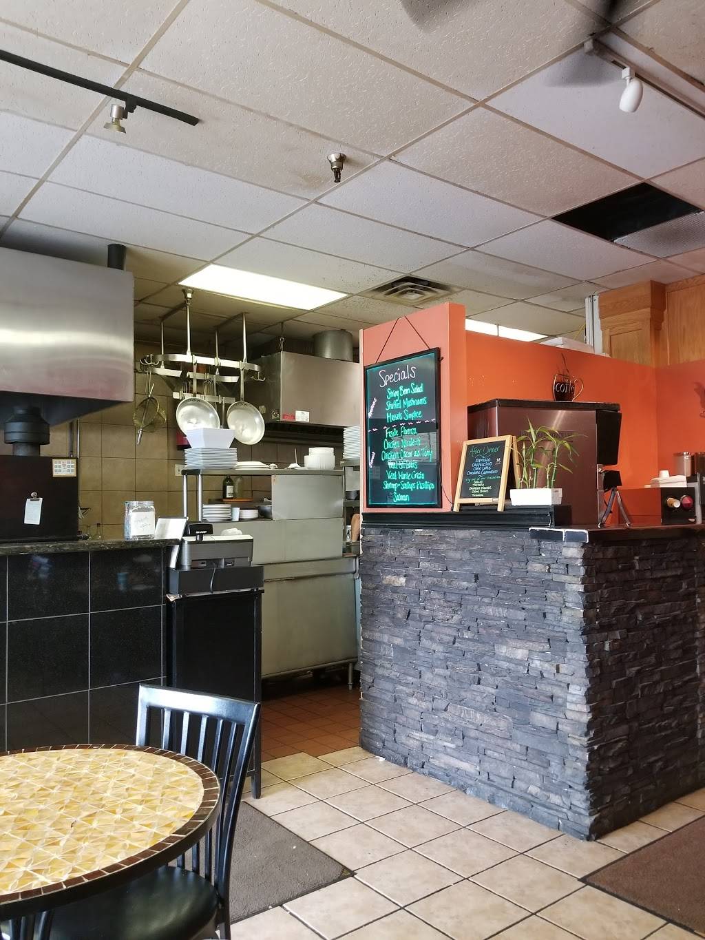 Luca Trattoria & Pizzeria | meal takeaway | South Shoprite Plaza 153, NY-94, Warwick, NY 10990, USA | 8459862002 OR +1 845-986-2002