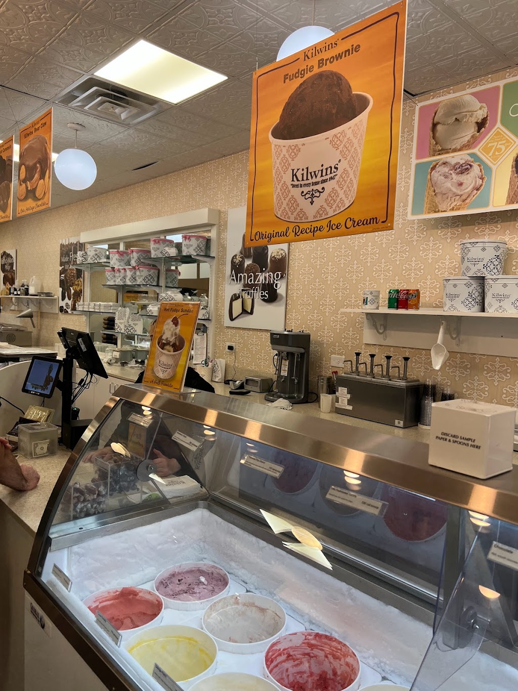 Kilwins Evanston | restaurant | 1724 Sherman Ave, Evanston, IL 60201, USA | 8478688739 OR +1 847-868-8739