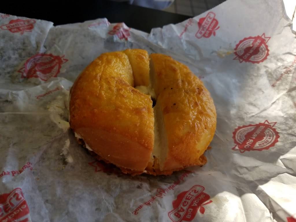 Big Apple Bagels | bakery | 3915 Plainfield Ave NE, Grand Rapids, MI 49505, USA | 6163641919 OR +1 616-364-1919