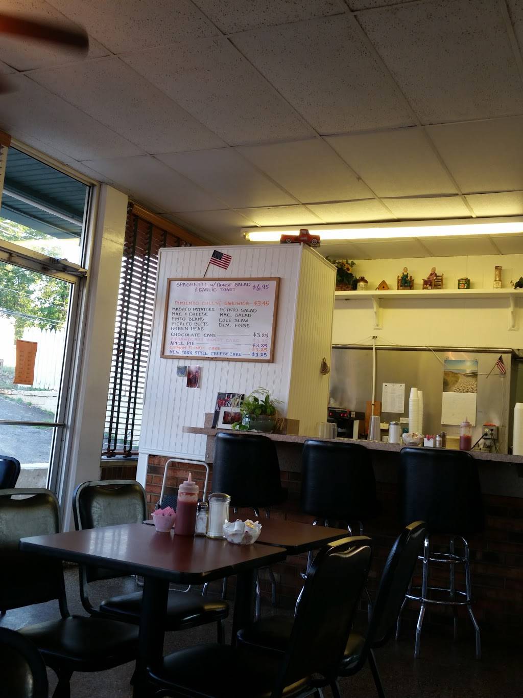 Courthouse Cafe | restaurant | 880 Village Hwy, Rustburg, VA 24588, USA | 4343323301 OR +1 434-332-3301