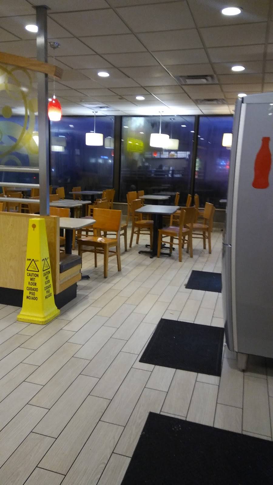 Wendys | restaurant | 580 Merrick Rd, Lynbrook, NY 11563, USA | 5165933211 OR +1 516-593-3211