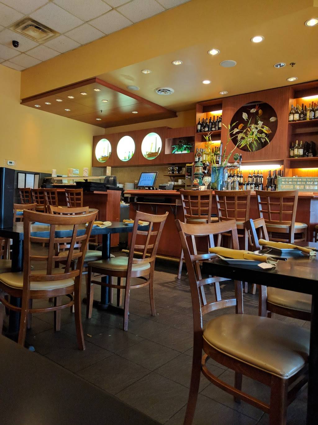 Pho Thi Fusion | restaurant | 129 Riocan Ave, Nepean, ON K2J 5G3, Canada | 6138253325 OR +1 613-825-3325