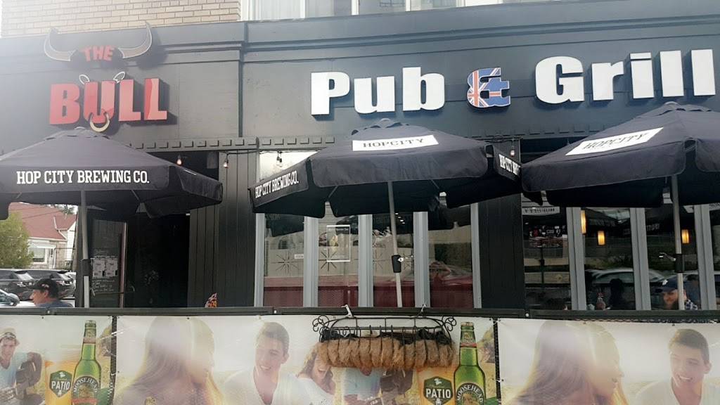 The Bull Pub and Grill | restaurant | 3313 Bloor St W, Etobicoke, ON M8X 1E7, Canada | 4162399484 OR +1 416-239-9484