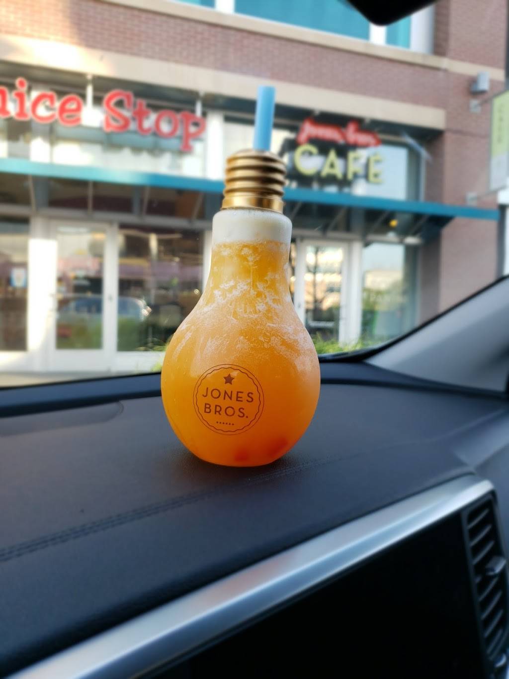 Jones Bros Cupcakes | bakery | 2121 S 67th St, Omaha, NE 68106, USA | 4028842253 OR +1 402-884-2253