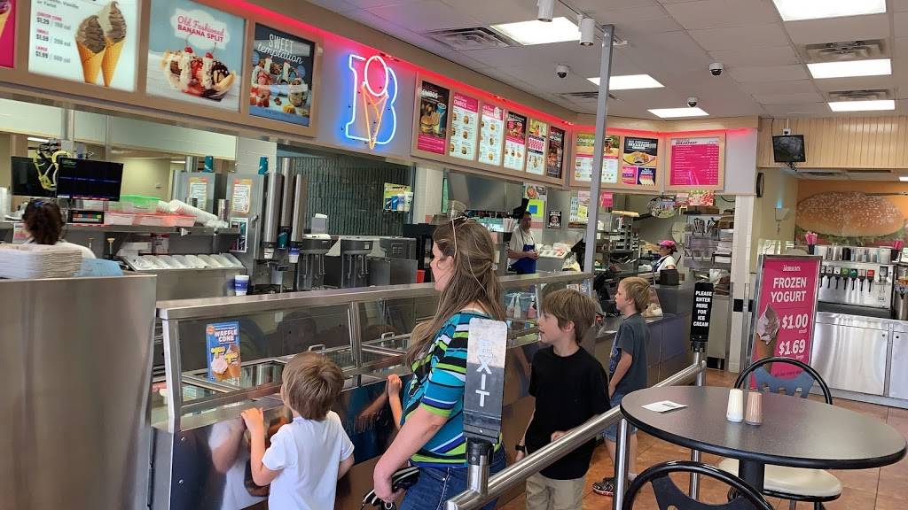 Braums Ice Cream & Burger Restaurant | restaurant | 2035 Bonham St, Paris, TX 75460, USA | 9037842142 OR +1 903-784-2142