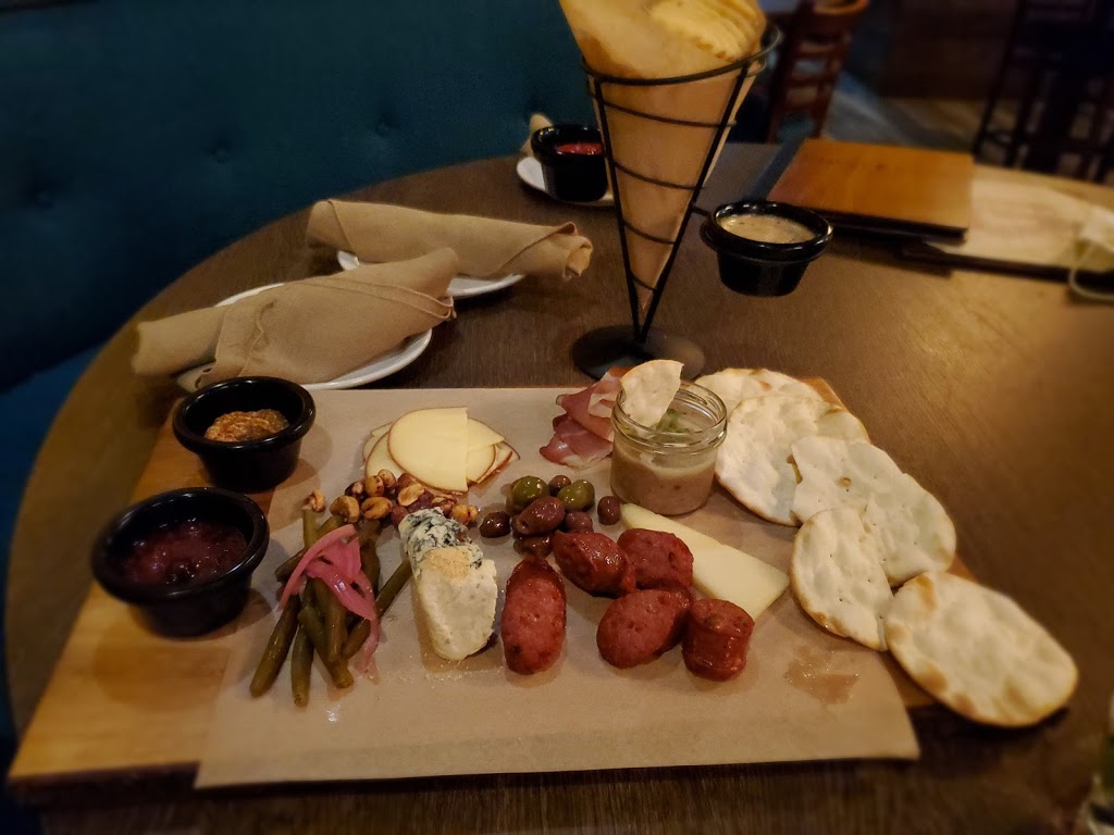 Copper Shaker | restaurant | 1502 E 7th Ave, Tampa, FL 33605, USA | 8135421642 OR +1 813-542-1642