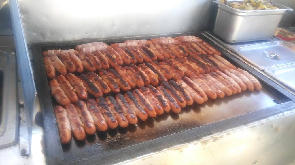 Los Ponchos Hot Dogs | restaurant | 1901 E Fort Lowell Rd, Tucson, AZ 85719, USA | 5203366805 OR +1 520-336-6805