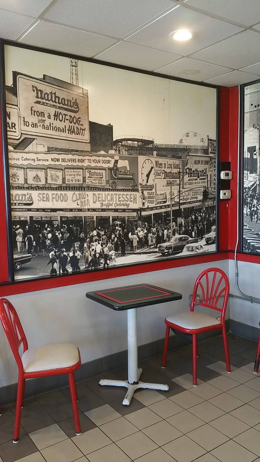 Nathans Famous | restaurant | 3380 Hillside Avenue, New Hyde Park, NY 11040, USA | 5162469440 OR +1 516-246-9440