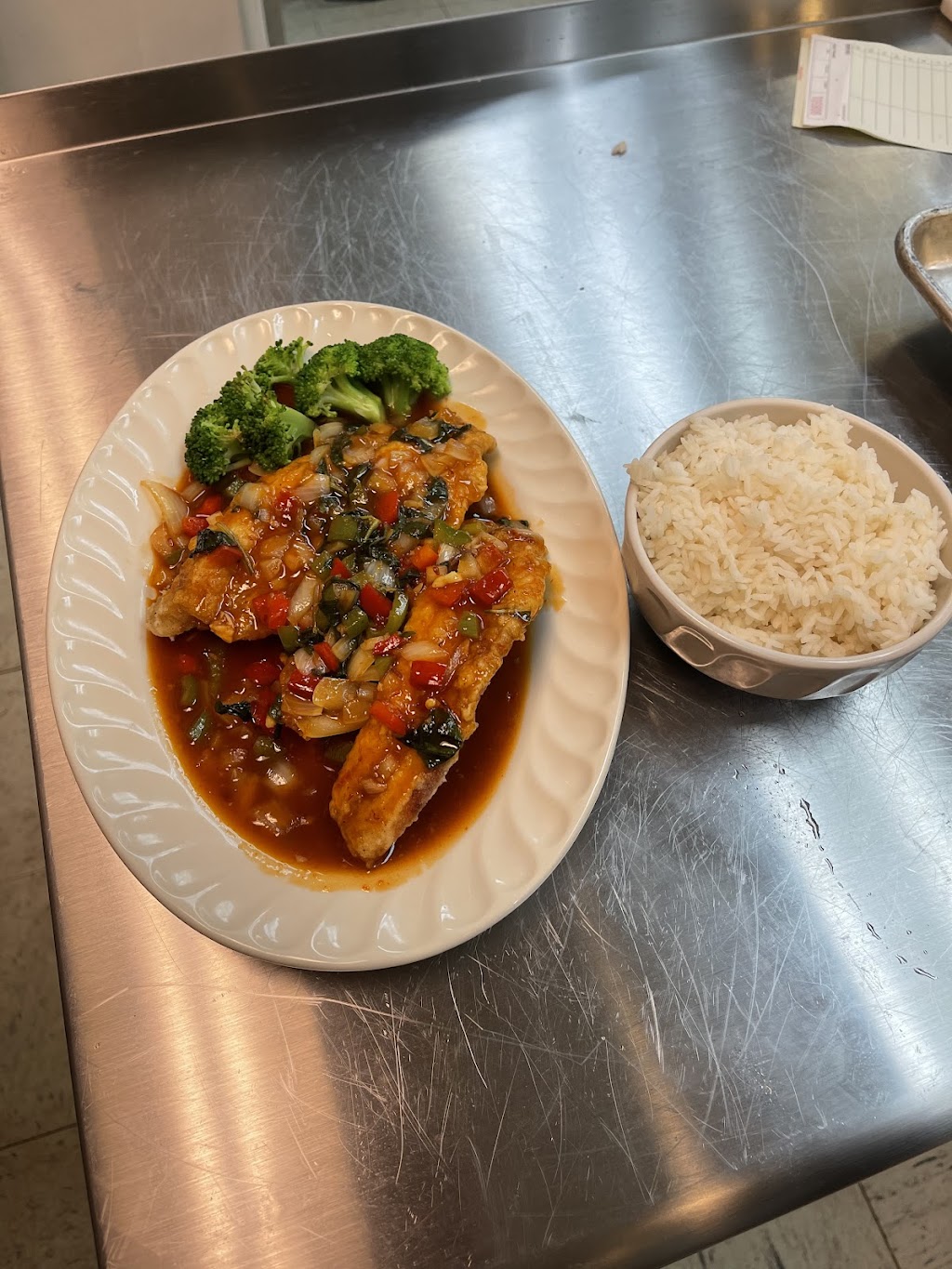 Asian Cravings | restaurant | 750 Darrow Rd, Akron, OH 44305, USA | 2343129296 OR +1 234-312-9296