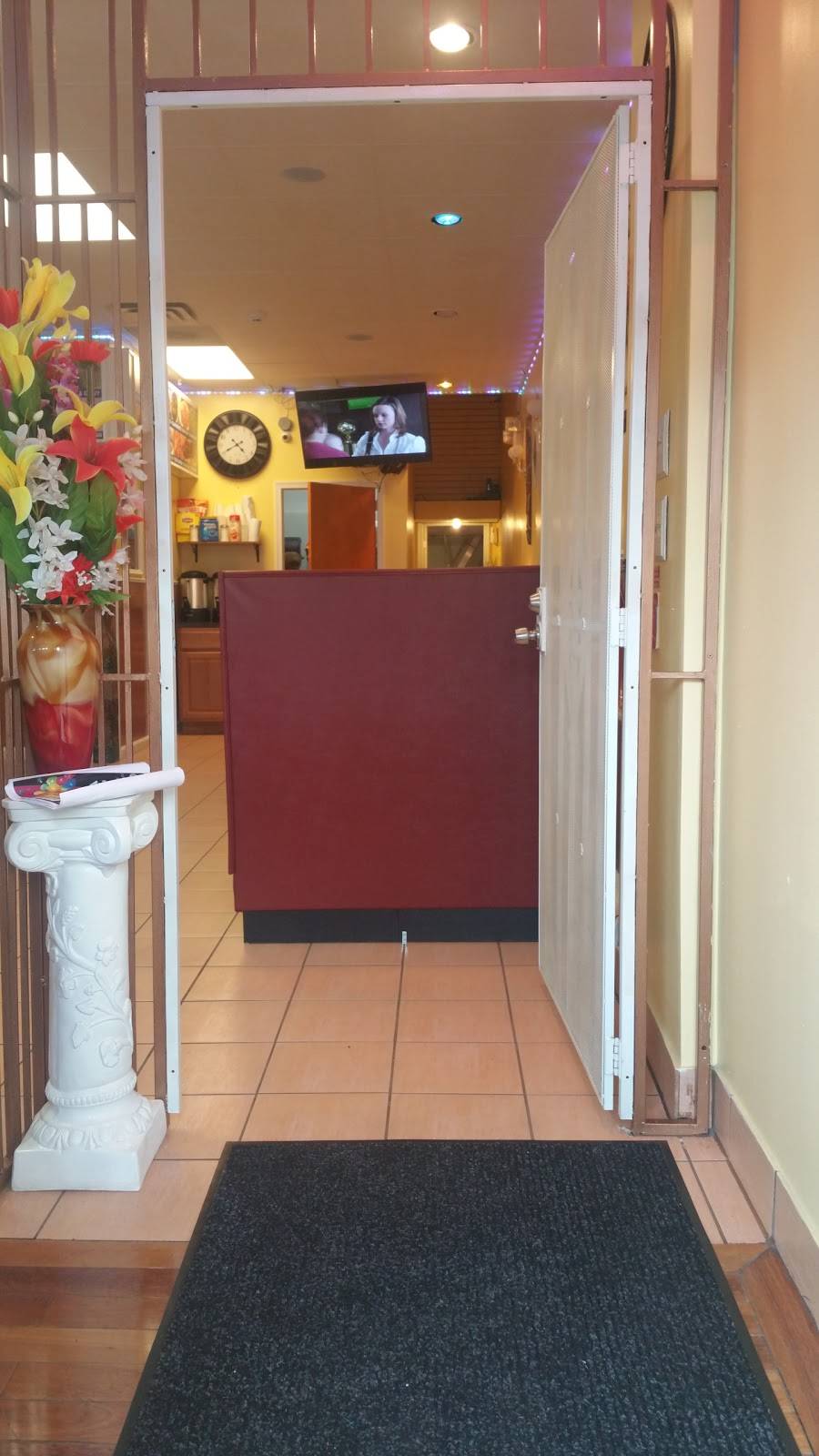 Susanna African Kitchen | restaurant | 6521 Woodland Ave, Philadelphia, PA 19142, USA | 2159216903 OR +1 215-921-6903