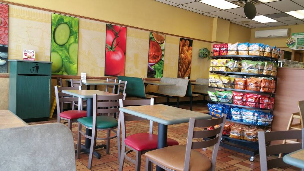 Subway | restaurant | 1814 W Beltline Hwy, Madison, WI 53713, USA | 6082555533 OR +1 608-255-5533