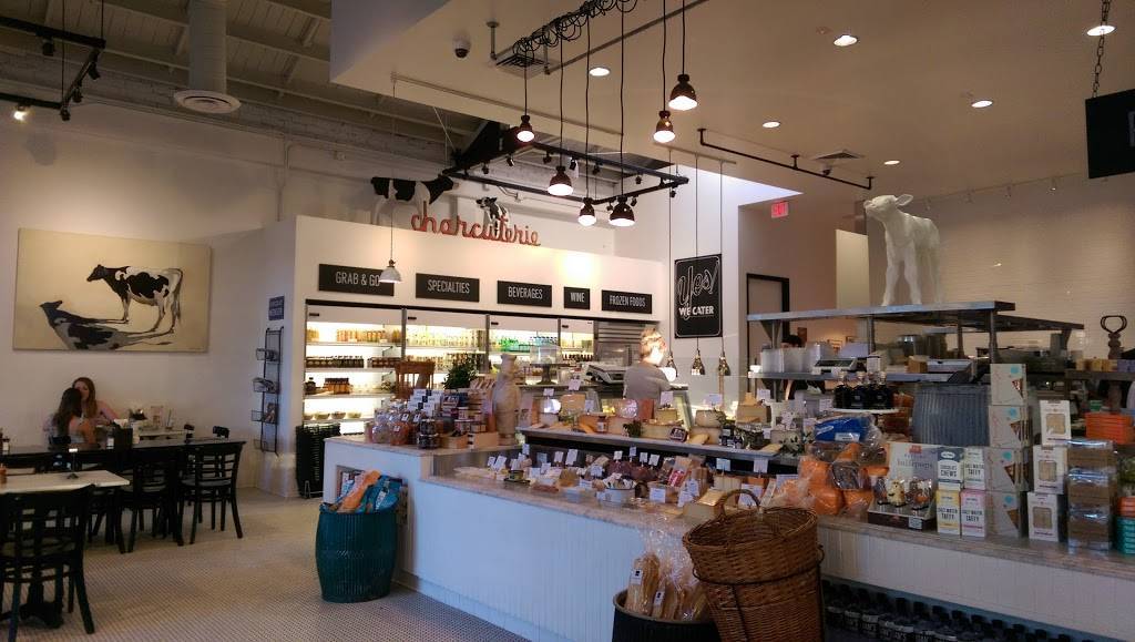 Joans on Third | restaurant | 12059 Ventura Pl, Studio City, CA 91604, USA | 8182013900 OR +1 818-201-3900