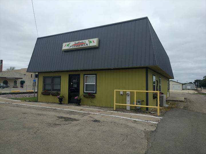 Saporitos Pizzeria | restaurant | 222 W Railroad St, Lena, IL 61048, USA | 8153694400 OR +1 815-369-4400
