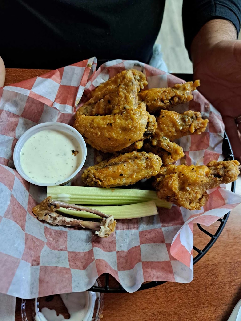 Rowdy Rooster Bar and Grill | restaurant | 3529 US-421, Bristol, TN 37620, USA | 4238786834 OR +1 423-878-6834