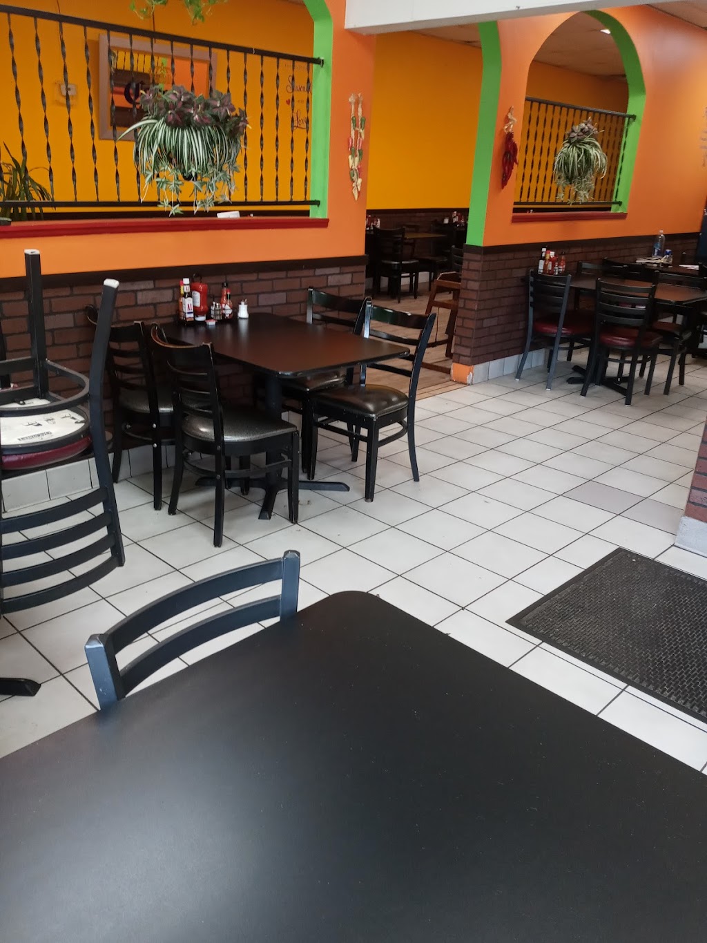 Family Café & Diner | restaurant | 6236 Bass Lake Rd, Crystal, MN 55429, USA | 7633555915 OR +1 763-355-5915