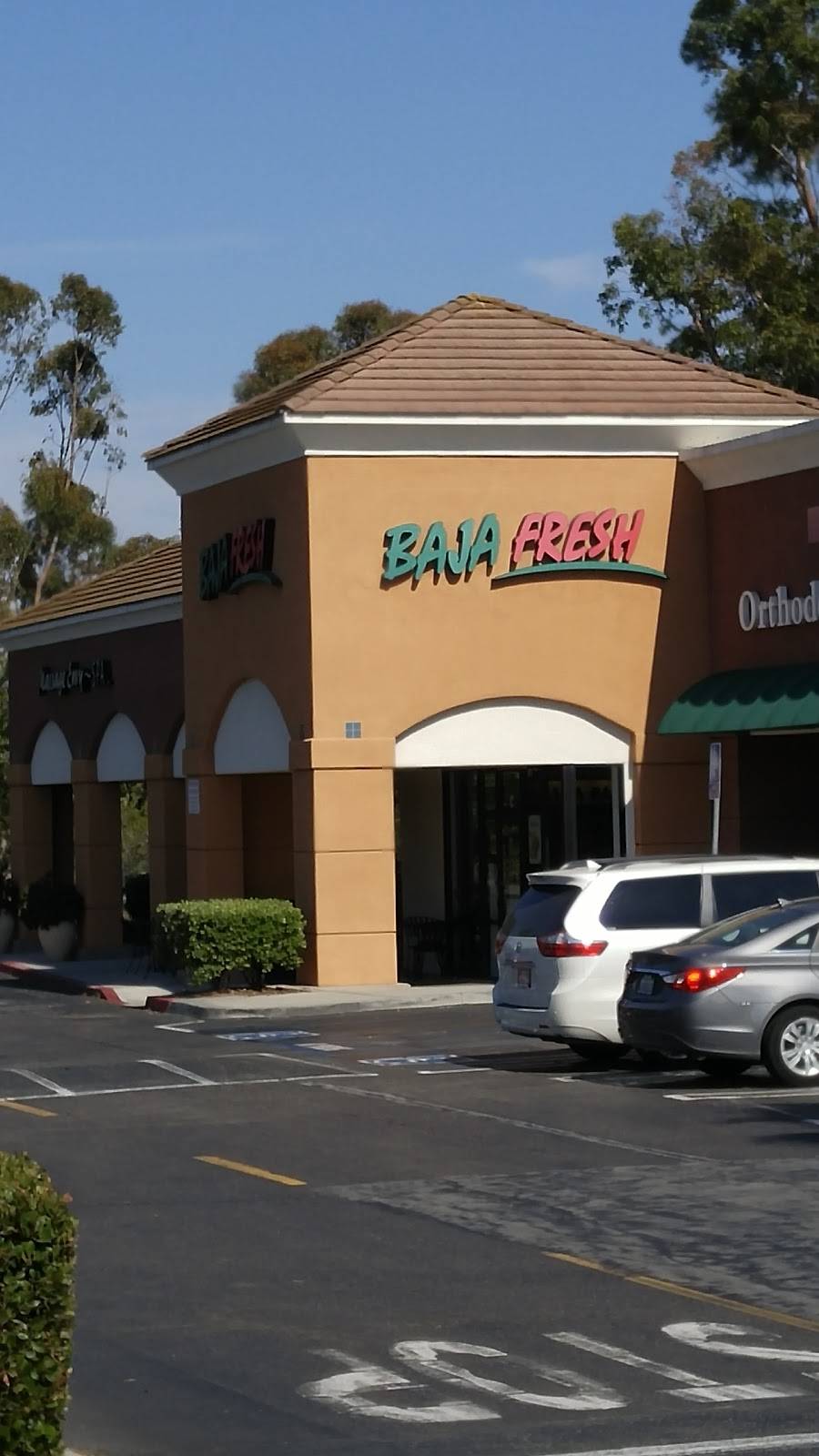 Baja Fresh Mexican Grill | restaurant | 27620 Marguerite Pkwy c, Mission Viejo, CA 92692, USA | 9493479033 OR +1 949-347-9033