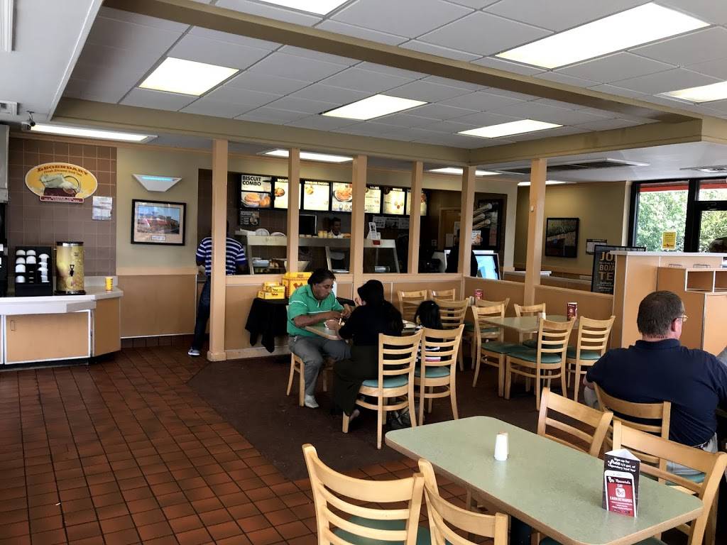 Bojangles Famous Chicken n Biscuits | restaurant | 1803 E 23rd St, Chattanooga, TN 37404, USA | 4236227661 OR +1 423-622-7661