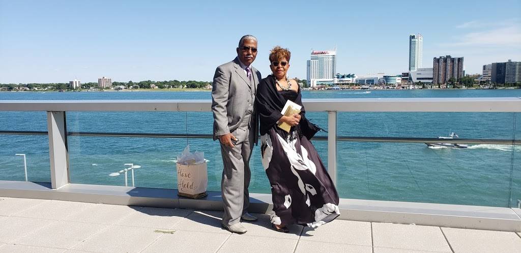 42 Degrees North | restaurant | 400 Renaissance Center, Detroit, MI 48243, USA | 3135688699 OR +1 313-568-8699