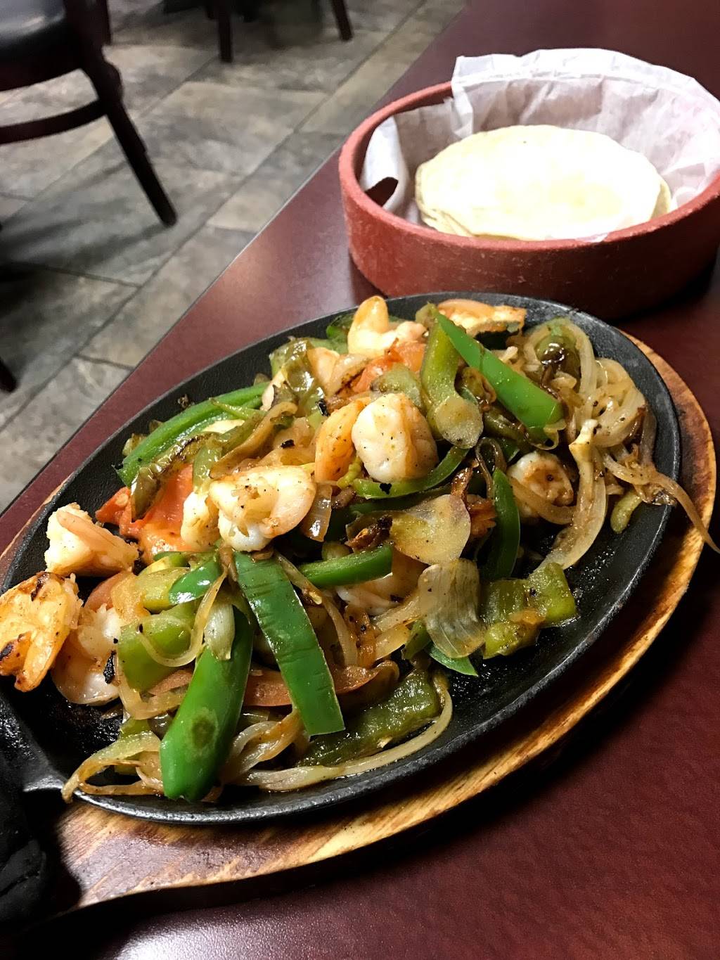 Los Burritos Tapatios | restaurant | 109 W Boughton Rd, Bolingbrook, IL 60440, USA | 6307547771 OR +1 630-754-7771