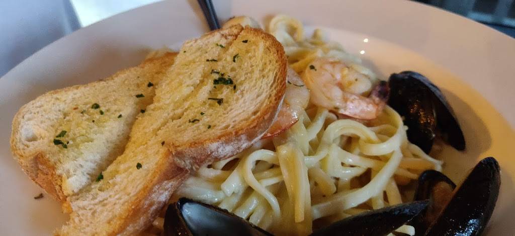 GO Italian Restaurant | restaurant | 2815 Princess St, Kingston, ON K7P 2X2, Canada | 6137661200 OR +1 613-766-1200