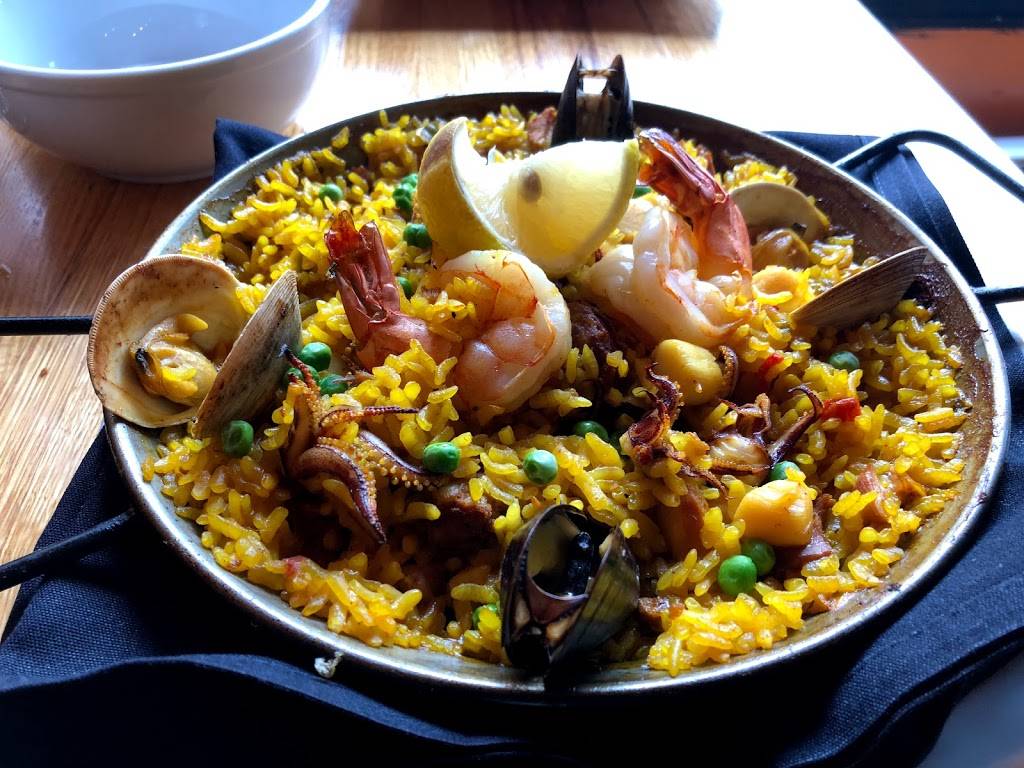 Crave | restaurant | 102 Main St, Ansonia, CT 06401, USA | 2037353300 OR +1 203-735-3300