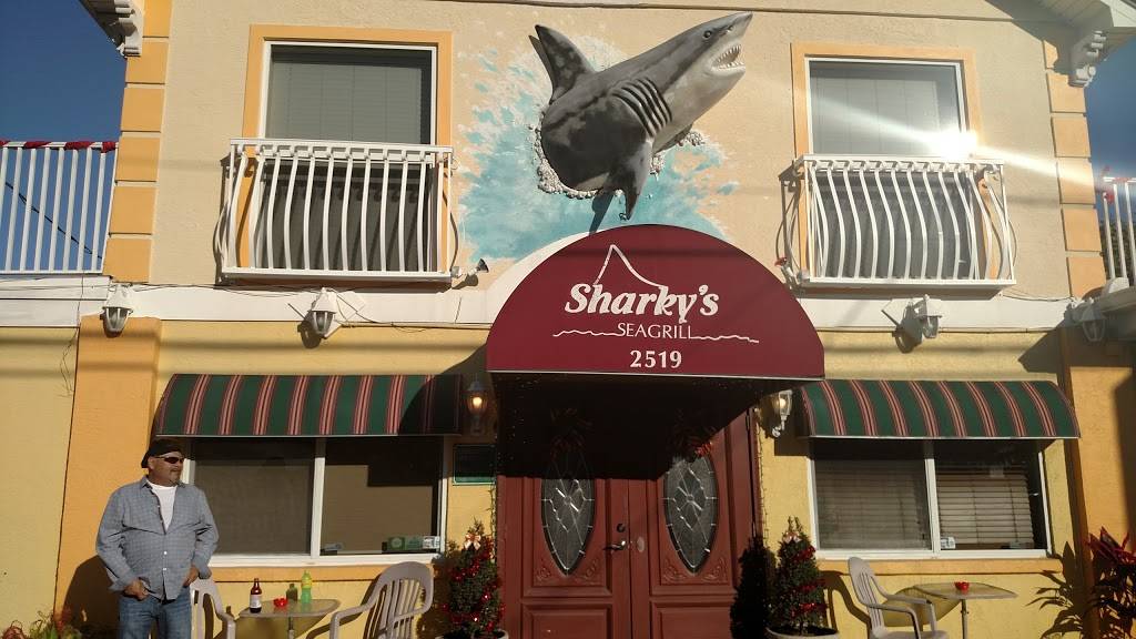 Sharkys Seagrill | restaurant | 2519 Gulf Dr N, Bradenton Beach, FL 34217, USA | 9417799151 OR +1 941-779-9151