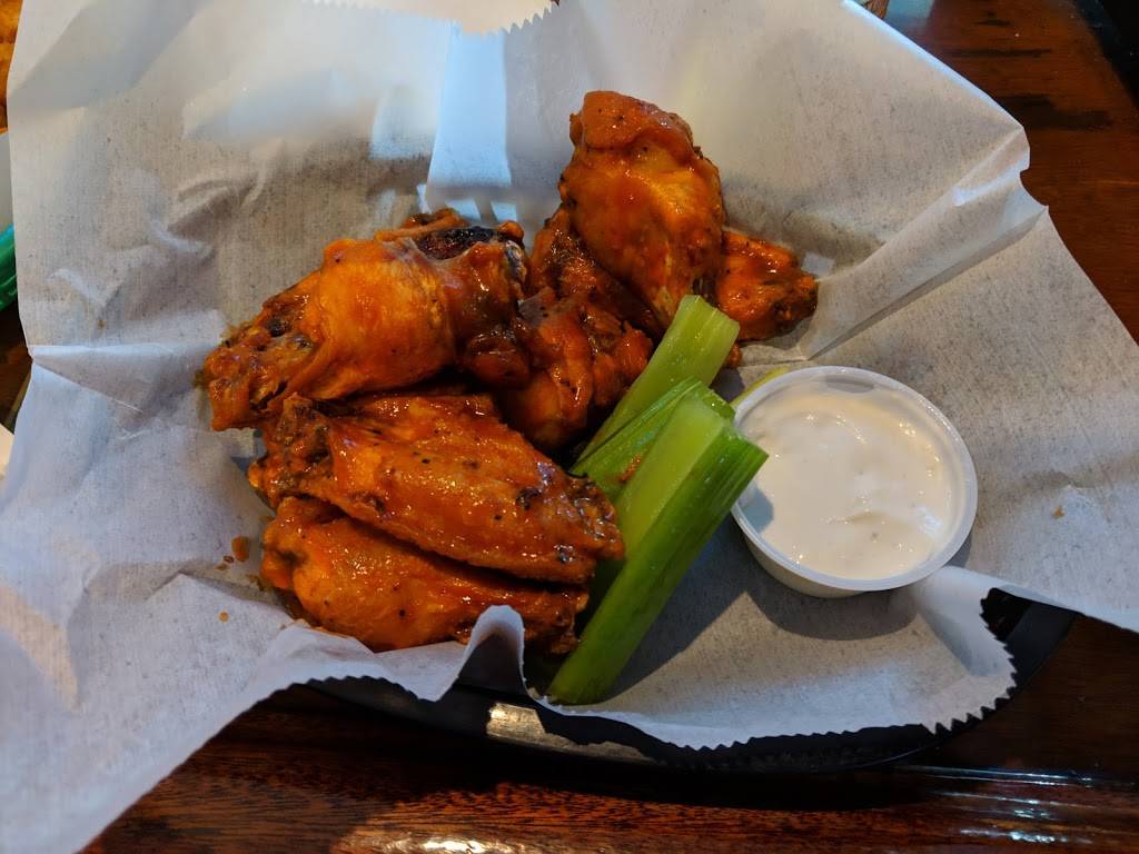 Knotty Pine | restaurant | 801 S Conkling St, Baltimore, MD 21224, USA | 4105349701 OR +1 410-534-9701