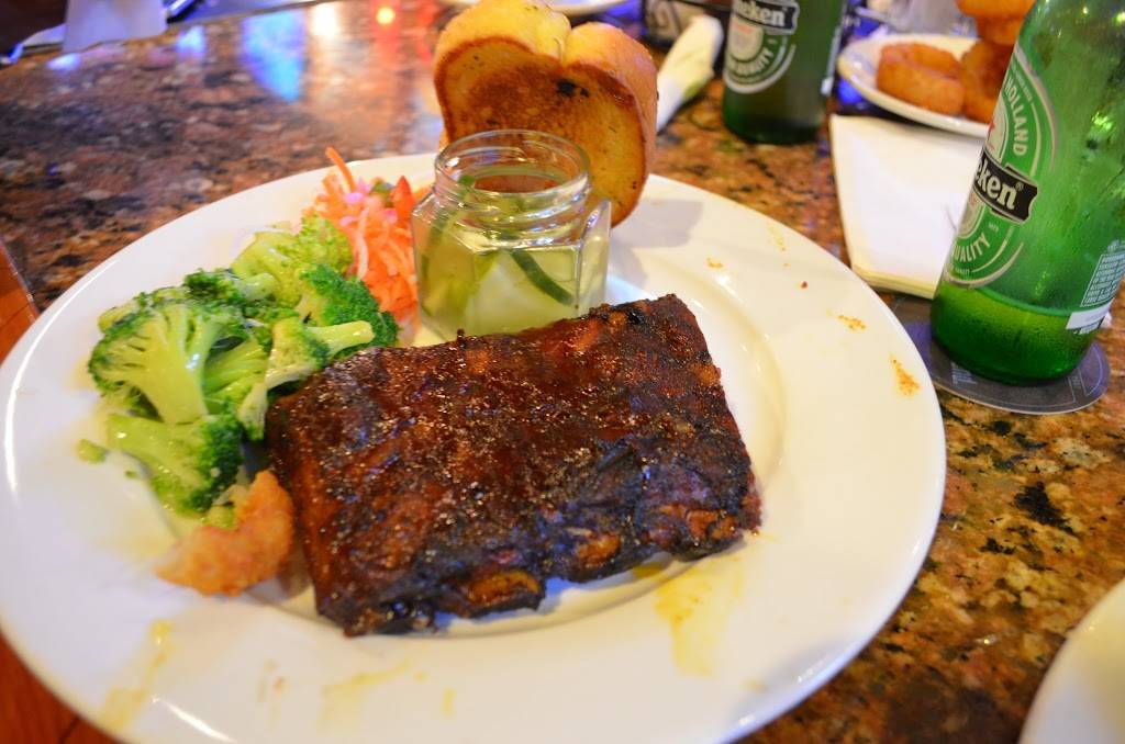 Smokey Bones Bar & Fire Grill | restaurant | 809 S University Dr, Plantation, FL 33324, USA | 9544743833 OR +1 954-474-3833