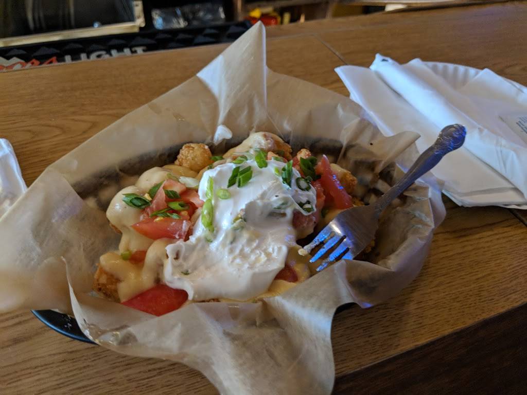 Sidelines Bar & Grill | restaurant | 621 Evergreen Rd, Pittsburgh, PA 15209, USA | 4128214492 OR +1 412-821-4492