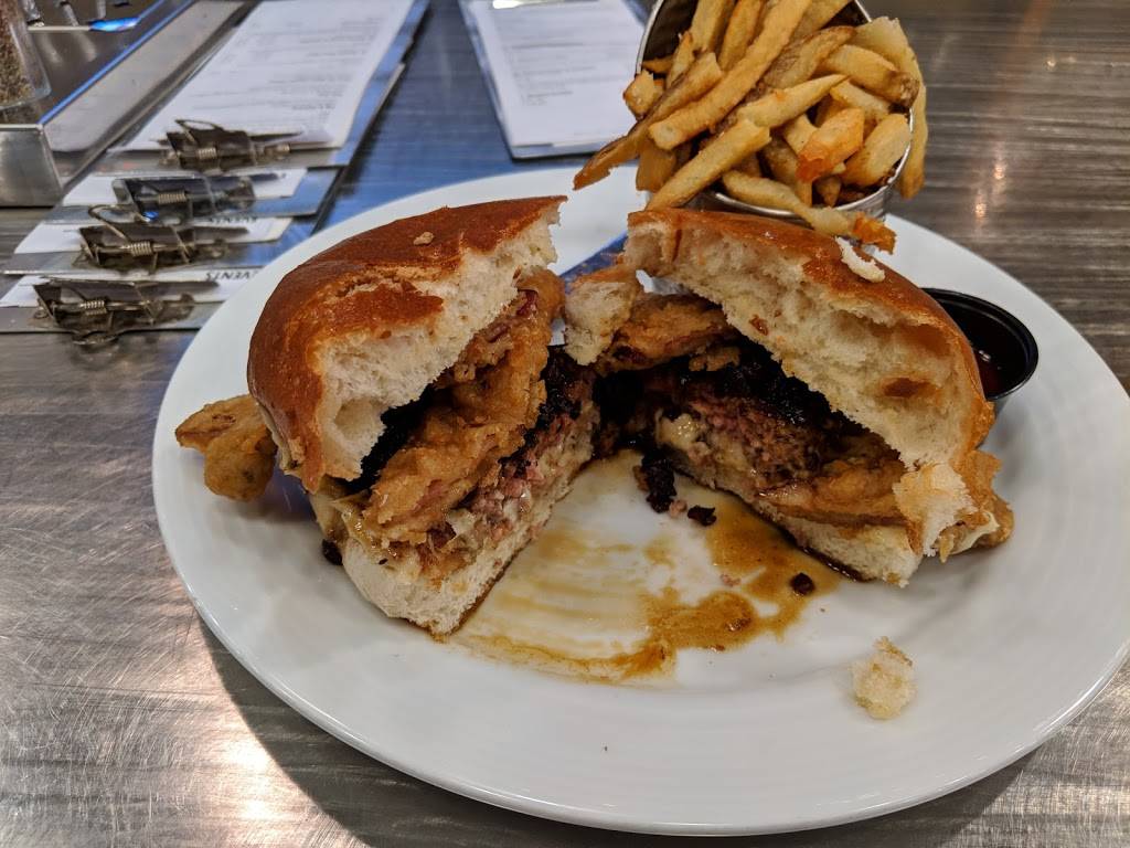 Skewed Brewing | restaurant | 21182 Salmon Run Mall Loop W, Watertown, NY 13601, USA | 3157882337 OR +1 315-788-2337