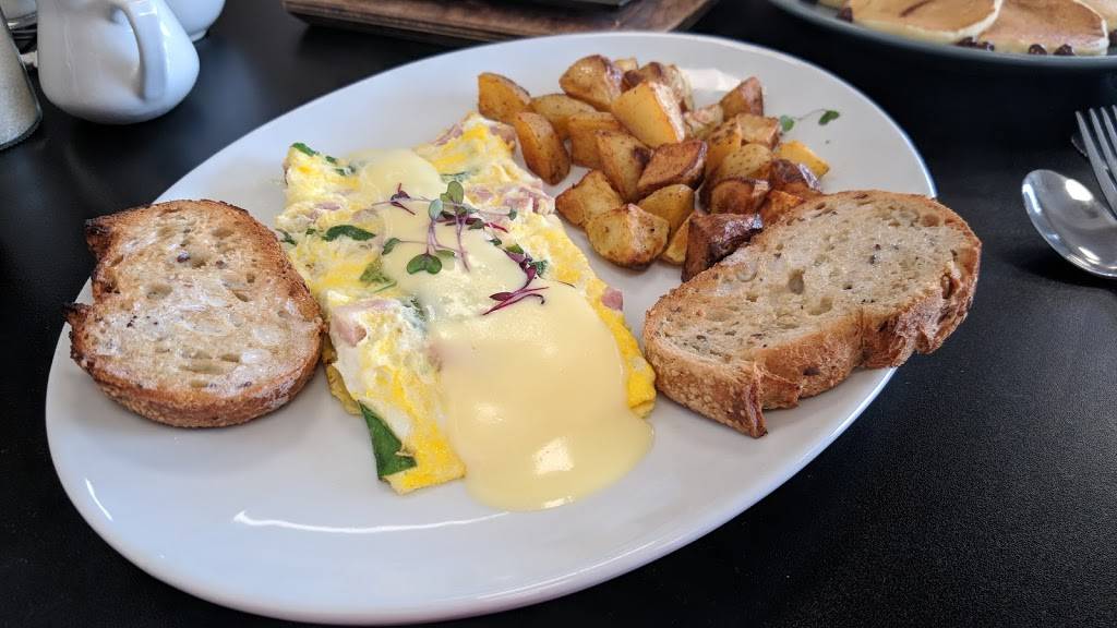 Howies | restaurant | 1525 Smith St Suite 7, North Providence, RI 02911, USA | 4013530500 OR +1 401-353-0500