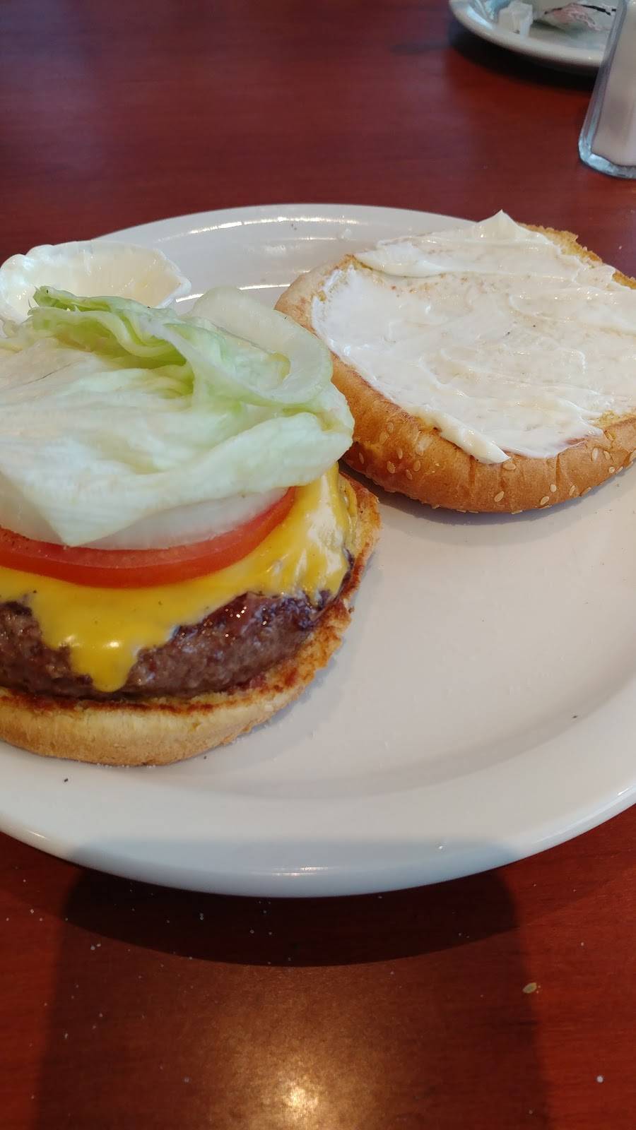 Georges Senate Restaurant | restaurant | 39430 Dun Rovin Dr, Northville, MI 48168, USA | 7349271126 OR +1 734-927-1126