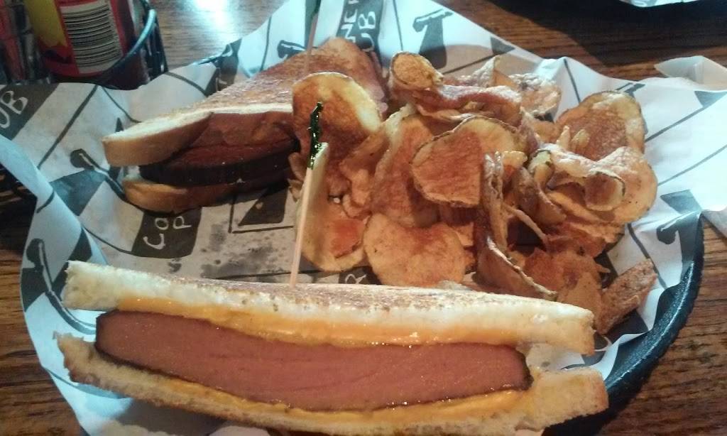 Corner Pub in the Woods | restaurant | 8058 TN-100, Nashville, TN 37221, USA | 6158669919 OR +1 615-866-9919