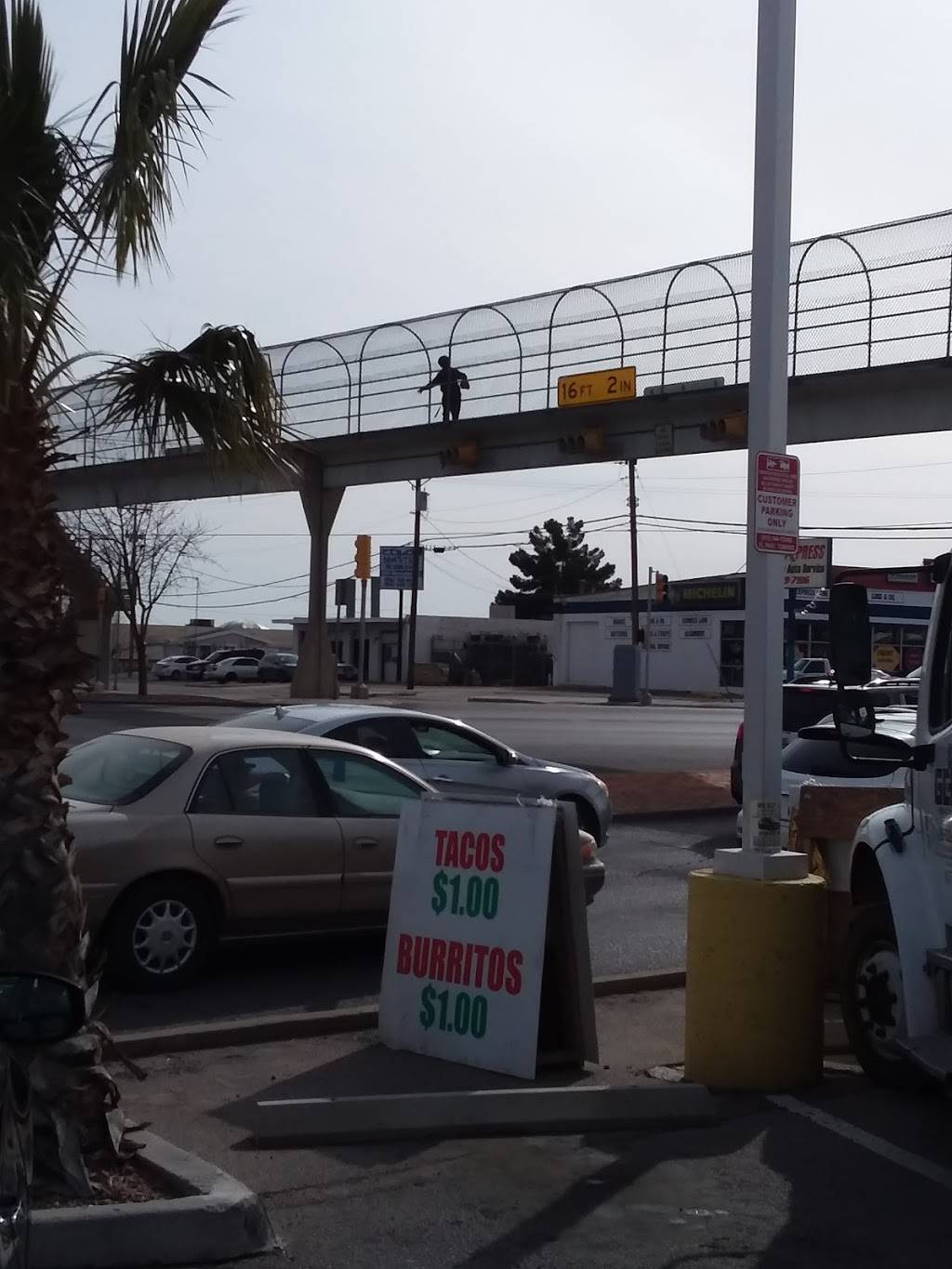 Cazares Burritos | restaurant | 6211 Airport Rd, El Paso, TX 79925, USA | 9157792144 OR +1 915-779-2144