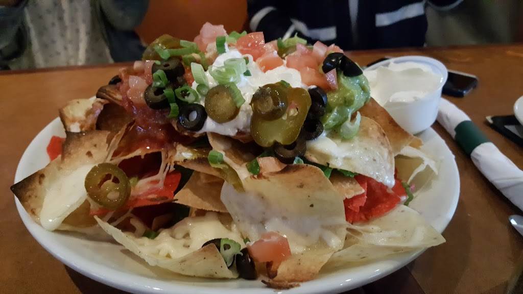 Luckys Bar & Grille | restaurant | 1175 Warren Ave, East Providence, RI 02914, USA | 4014316500 OR +1 401-431-6500