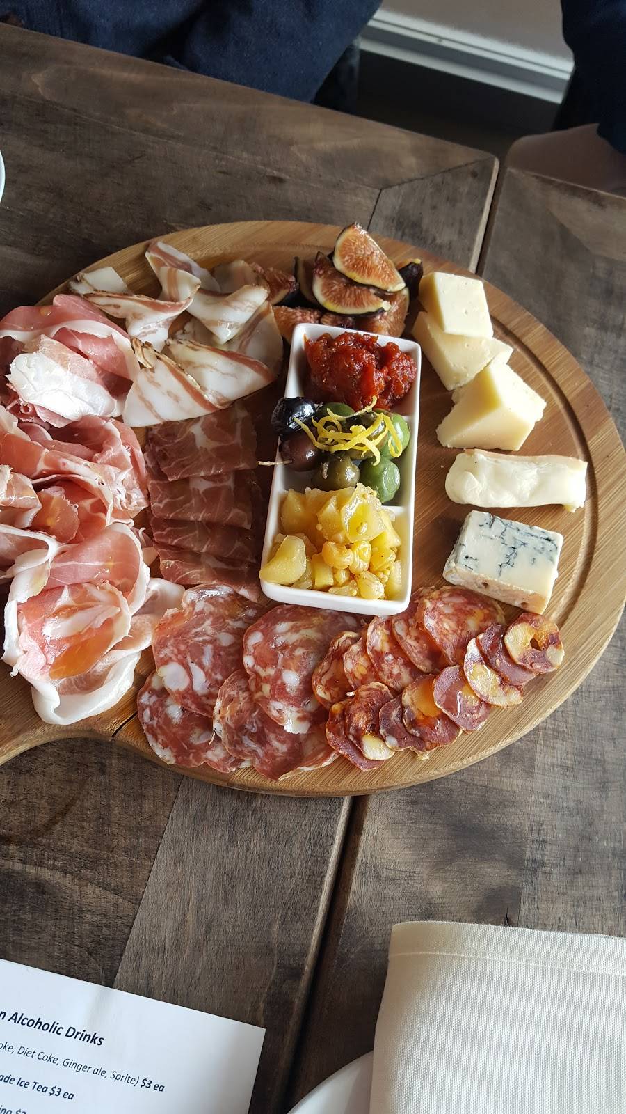 A Tavola Bistro | restaurant | 10 Meadowglen Dr #2, Whitby, ON L1R 3P8, Canada | 9054931967 OR +1 905-493-1967